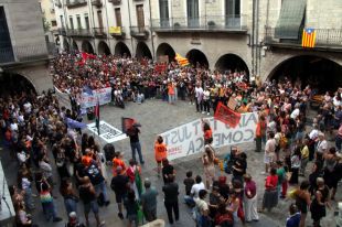 Unes 700 persones es manifesten a Girona pel dret a l''habitatge