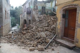 Les fortes pluges ensorren una casa deshabitada de Borrassà