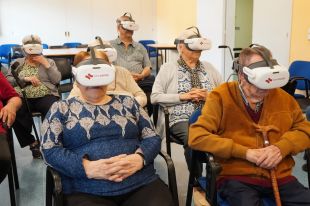 L’Espai Cràter apropa la vulcanologia a les residències geriàtriques d’Olot amb realitat virtual