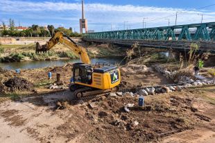 L'ACA i Adif netegen el Ridaura i el Besòs per reparar danys del temporal