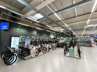 Decathlon obre a Girona un nou espai de ciclisme de segona vida amb servei de recompra i lloguer