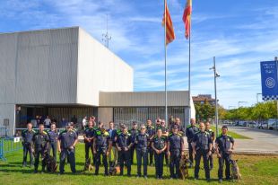 Salt reuneix una quarantena de policies per millorar la coordinació de les unitats canines