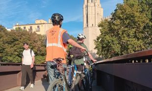 Girona impulsa un programa pioner de benestar emocional per a joves amb bicicleta