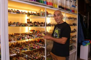 Un veí de Sant Feliu de Guíxols aspira al rècord Guinness amb 37.000 maquinetes de fer punta
