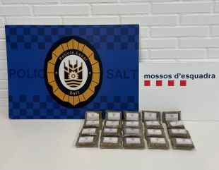 Detenen el responsable d’un bar de Salt amb uns dos quilos d’haixix amagats al magatzem