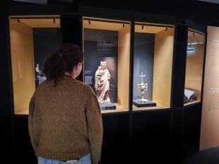 El Museu d’Art de Girona exposa una vintena d’objectes religiosos de l’edat mitjana