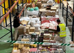 Troben 7 tones d'aliments caducats de fa anys en dos magatzems de Girona i Vilablareix