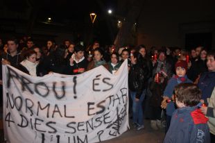 Unes 300 persones es manifesten a Lloret per la manca de subministrament elèctric