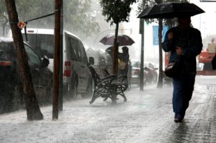 Suspès el transport escolar al Pla de l'Estany pel temporal de pluja