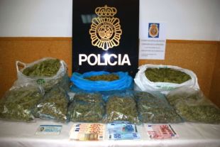 Detingut a la Jonquera un jove francès que portava al cotxe 3,7 quilos de marihuana 