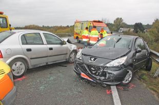 Un home queda ferit crític en un xoc frontal entre dos cotxes a Sant Joan de Mollet