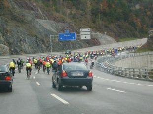 Els ciclistes d'Osona i el Ripollès tornaran a reclamar que puguin circular per la C-17