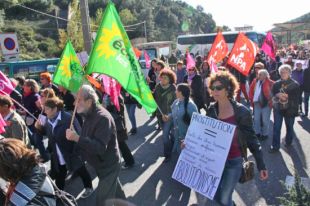 Manifestació al Pertús en defensa dels drets de les dones i contra la prostitució transfronterera