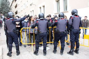 La càrrega policial a la UdG deixa 18 ferits, 12 dels quals Mossos d'Esquadra