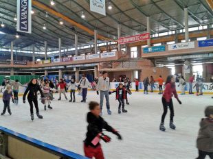 El Palau de Fires de Girona obre la pista de gel i estrena un programa d'espectacles infantils
