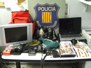 Un home s'entrega als Mossos de l'Escala i confessa set robatoris amb força a domicilis