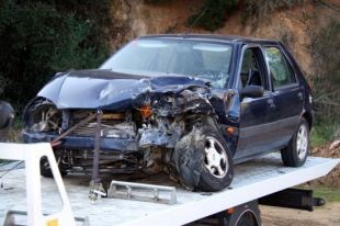 Un mort en un xoc frontal entre dos cotxes a Lloret de Mar