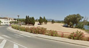 Abandonen un nadó d'uns deu dies dins una caixa de cartró a Sant Pere Pescador