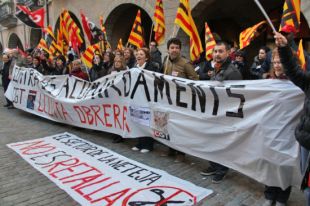 Cent persones reclamen la readmissió d'una treballadora de l'empresa Eulen
