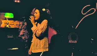 Andrea Motis enlluerna de nou Girona amb la seva veu el dia del seu retorn