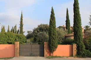 Mor un home aixafat per unes botes plenes de vi en unes bodegues de Cistella
