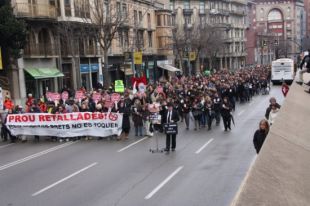 Unes 800 persones es manifesten a Girona en contra de les retallades 