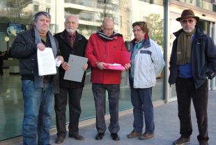 La Plataforma Ciutadana de Blanes entrega a Salut més de 12.000 signatures contra les retallades