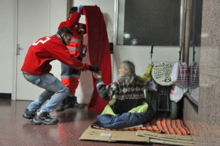 La Creu Roja atén 99 persones sense sostre durant el 2014