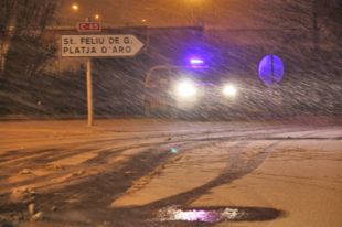 Deu carreteres de la xarxa viària catalana afectades per la neu o el gel 