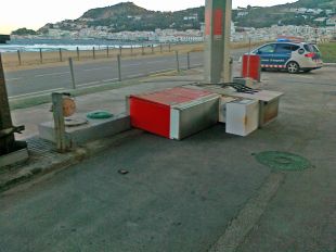 Els bombers reben un centenar d'avisos per incidències relacionades amb el vent