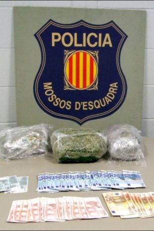 Una persecució policial acaba amb la detenció de dos homes que portaven marihuana 