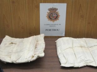 Detingut a Portbou un passatger que portava 4,3 kg d'heroïna camuflats en pròtesis ortopèdiques