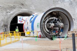La perforació del túnel de la MAT que creuarà els Pirineus acabarà d'aquí a un mes 