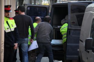 Detenen el marit i el cunyat de la dona trobada morta a Olot el passat 24 de gener