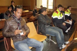 Penes de presó per als acusats de disparar-se en un tiroteig davant un bar de Girona