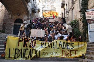 Manifestació sense incidents a Girona en contra de les retallades a la universitat 