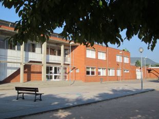 Roba un ordinador de l'escola i l'enxampen perquè el porta a reparar a una botiga de la zona