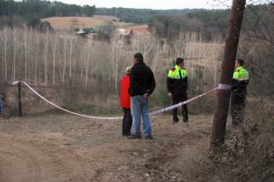 Mor un home quan ensenyava com conduir el tractor al caure per un desnivell de 6 metres