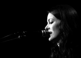 La cantautora Rocío Romero fusiona la seva música amb el quartet de Jazz de Luis González