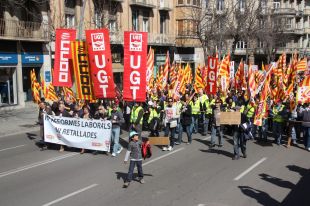 Més d'un miler de persones es manifesten a Girona contra la reforma laboral