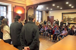 Els escolars de Ripoll plantaran 1.200 bulbs de gladiol per embellir la ciutat