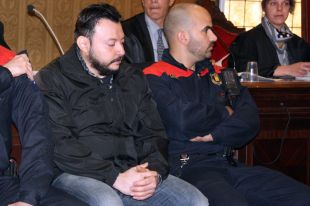 Presó per l'home que va estrangular l'exparella i es va entregar amb el cadàver al maleter