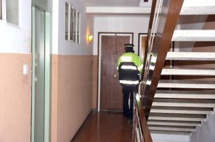 El patrullatge policial per les escales de Salt evita que s'ocupin pisos buits
