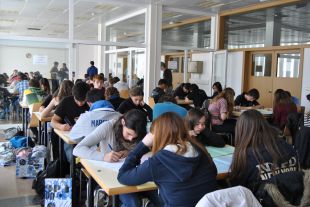 Un miler de nois i noies participen a les proves Cangur a la UdG