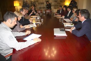 Front comú de l'Ajuntament de Girona, diputats i senadors per defensar el projecte del tren
