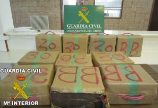 Detingudes dues persones i interceptats 616 quilos de haixix a La Jonquera