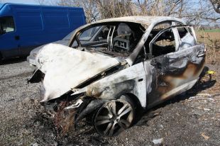 Un mort en sortir de la via i incendiar-se el seu cotxe a Sant Feliu de Buixalleu