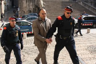 El fiscal manté la demanda de divuit anys i mig de presó per a l'acusat de defenestrar una noia