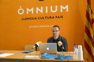 Òmnium Cultural del Gironès ret homenatge a l'escriptor i editor Joan Sales
