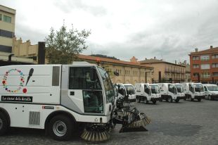 Olot reforça el servei de neteja amb més maquinària i freqüència en les zones més concorregudes